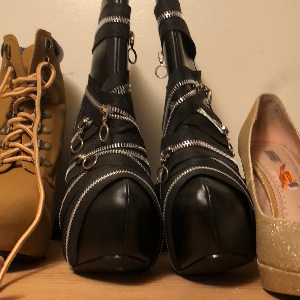 Zipper stiletto